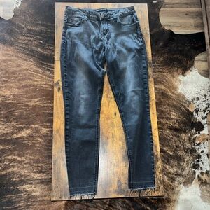 Women's Skinny Jeans in Black